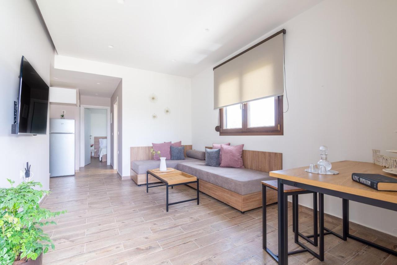 Modern House With Pool Near Beach Gazi Luaran gambar