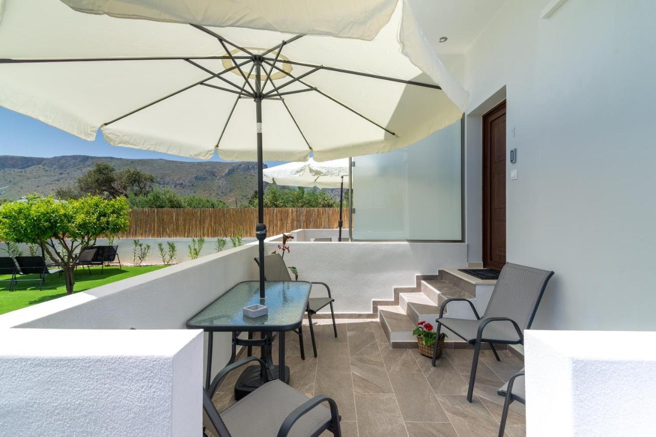 Modern House With Pool Near Beach Gazi Luaran gambar