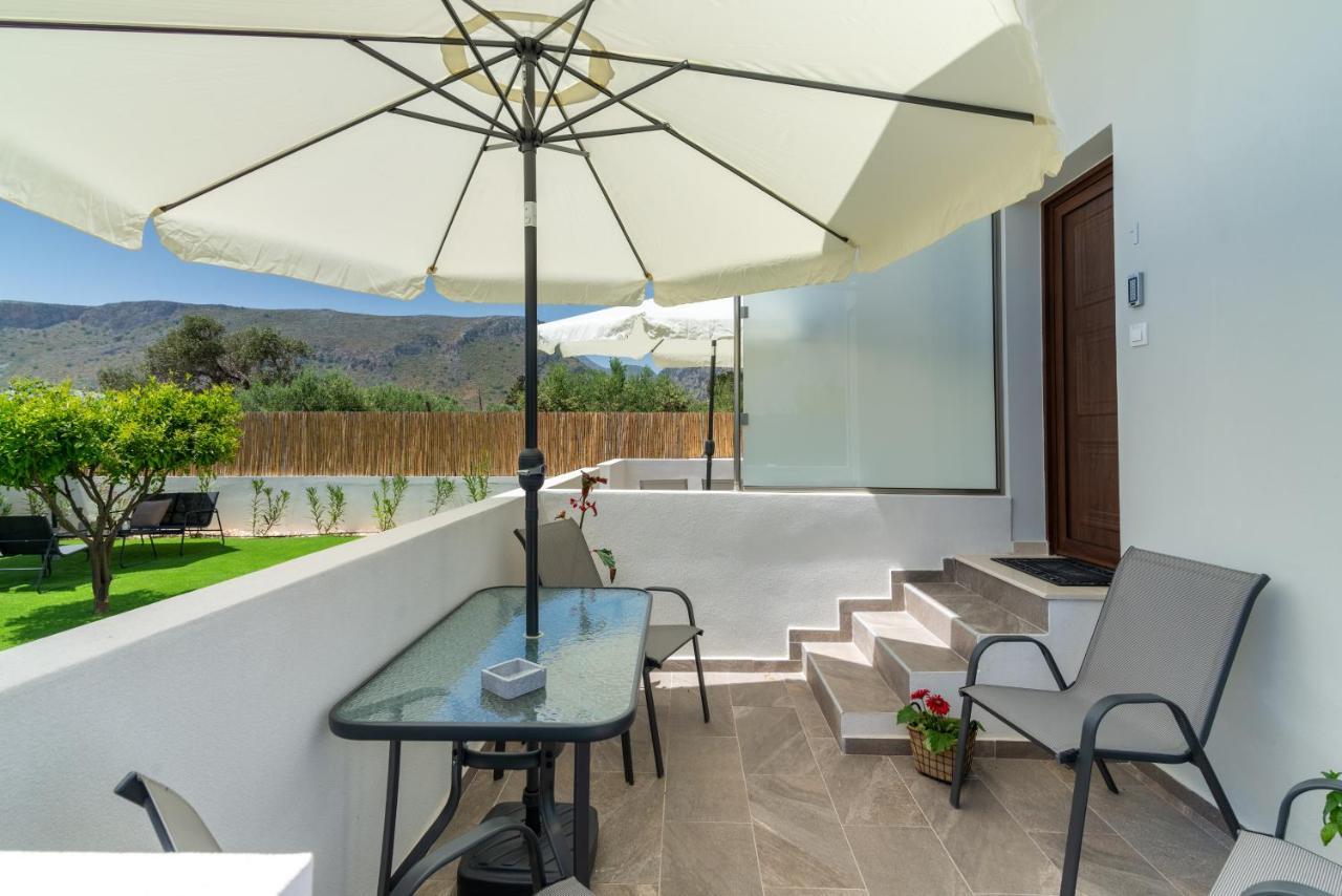 Modern House With Pool Near Beach Gazi Luaran gambar