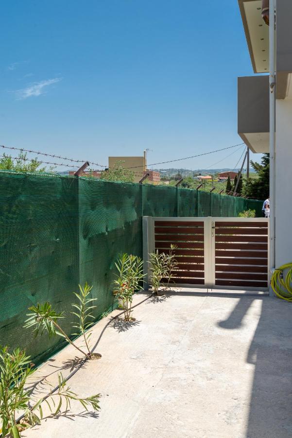 Modern House With Pool Near Beach Gazi Luaran gambar