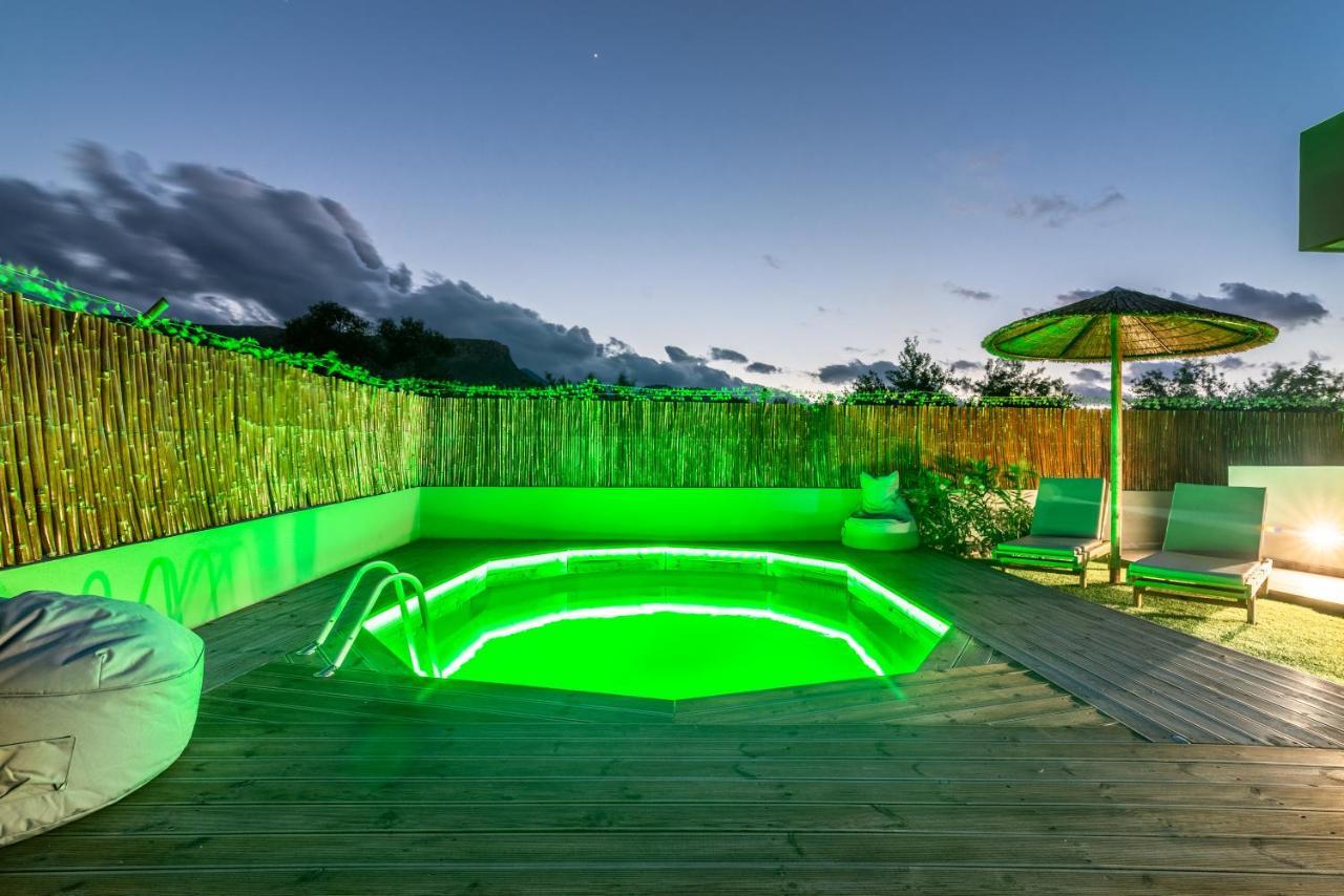 Modern House With Pool Near Beach Gazi Luaran gambar