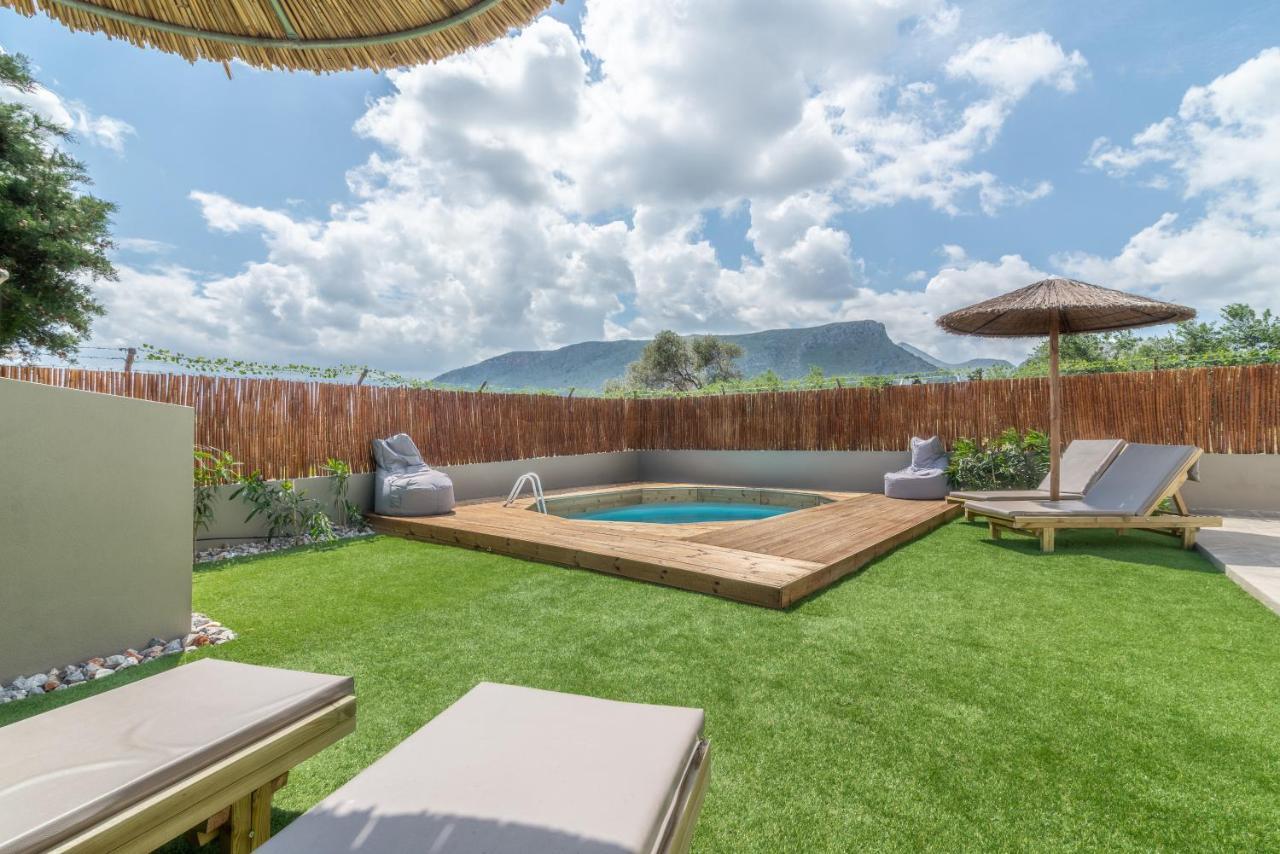 Modern House With Pool Near Beach Gazi Luaran gambar