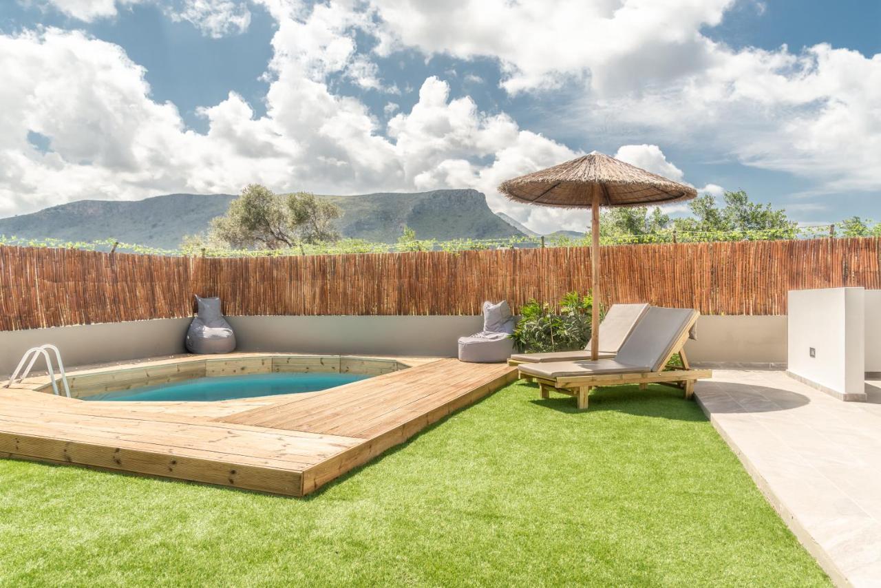 Modern House With Pool Near Beach Gazi Luaran gambar
