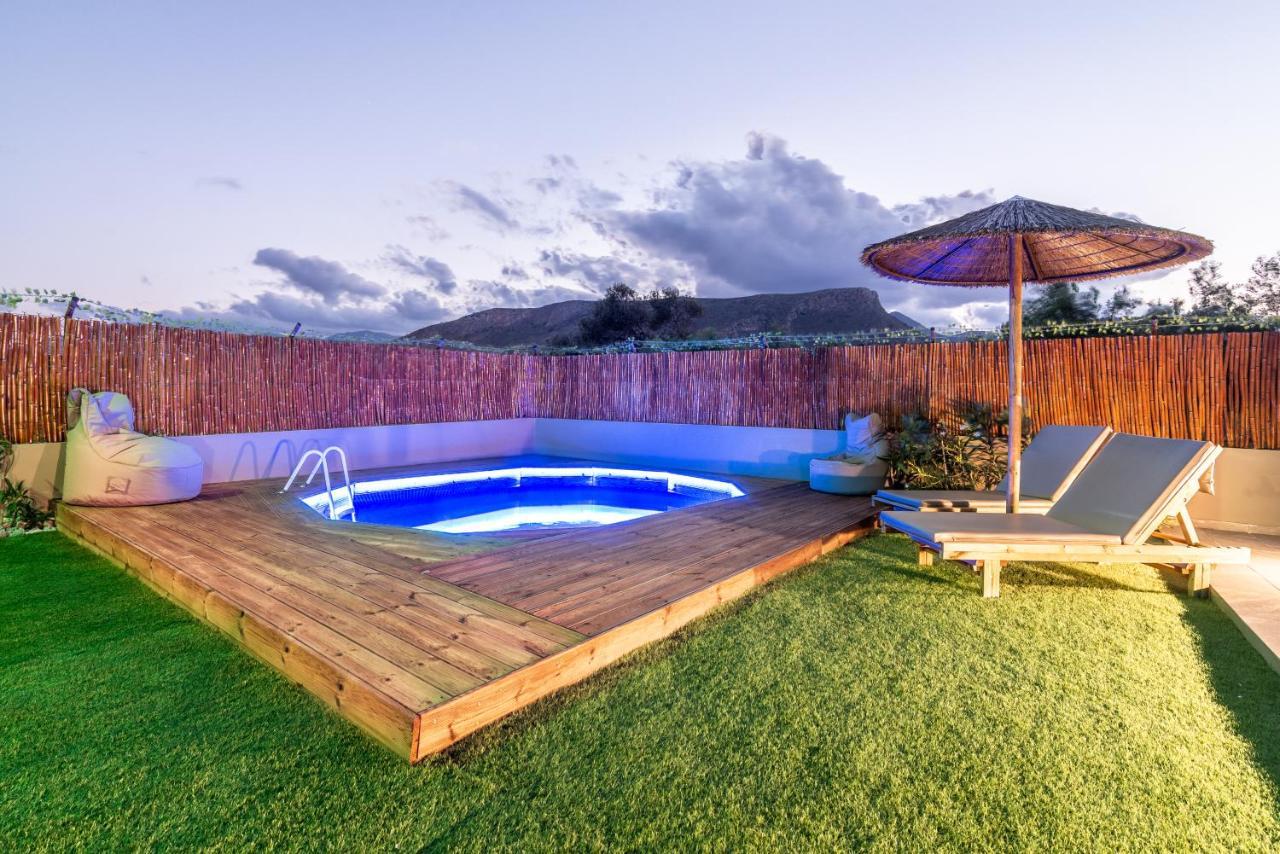 Modern House With Pool Near Beach Gazi Luaran gambar